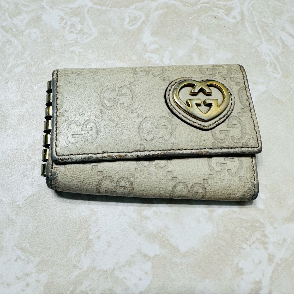 Vintage Gucci Leather Key Holder with Monogram Heart - Guccissima